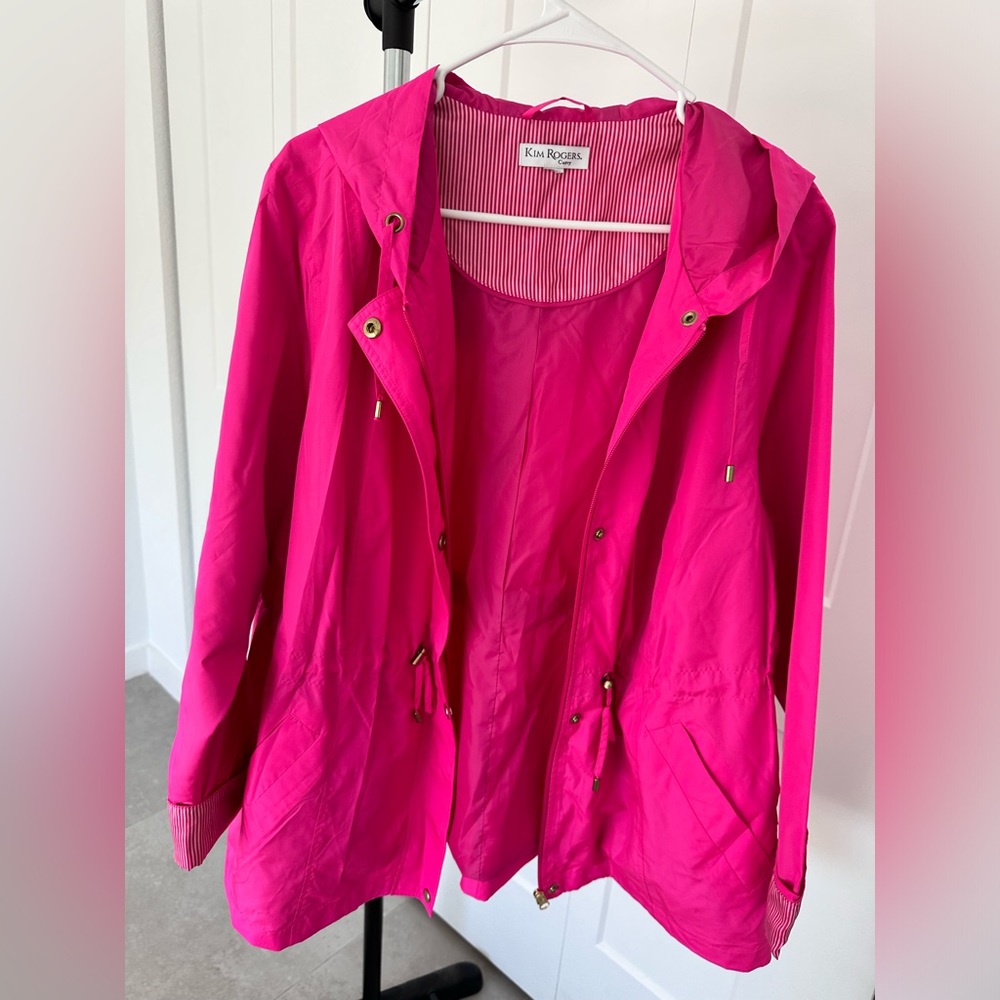 lightweight women's windbreaker size L. bright pink. Kim Rogers (C20)
